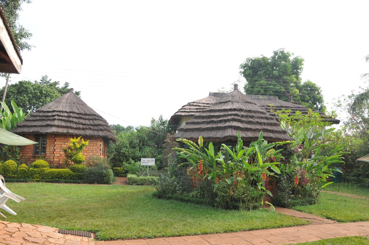 New Court View Hotel Masindi Exterior foto
